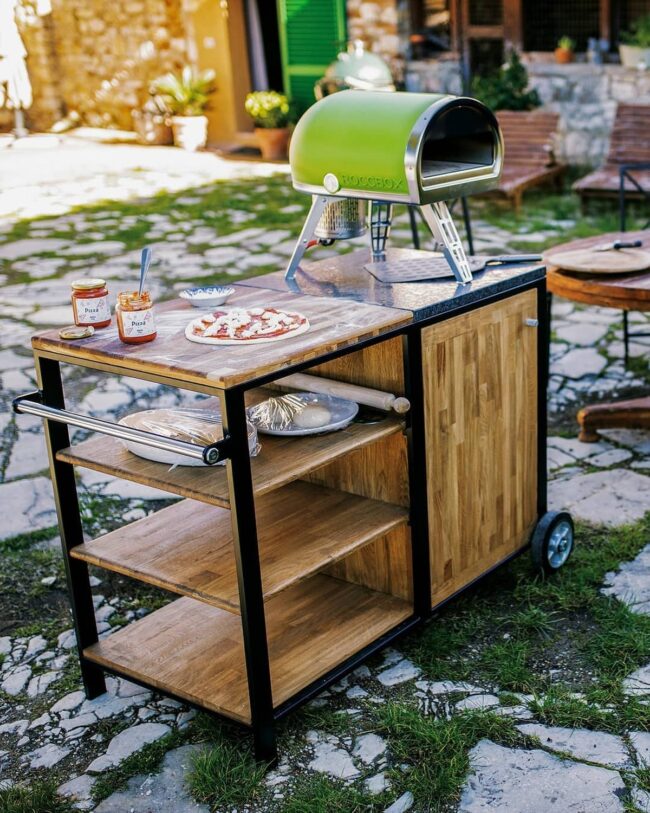 Portable Pizza Perfection for Any Gathering