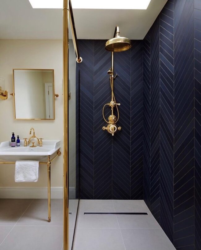 Top Colors and Textures for Nautical Bathrooms