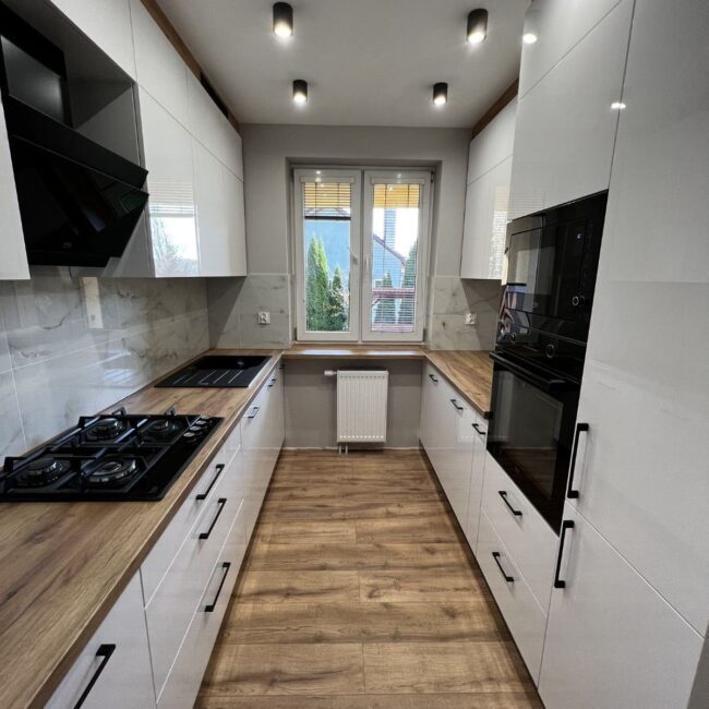 Sleek Simplicity: The Modern White Kitchen