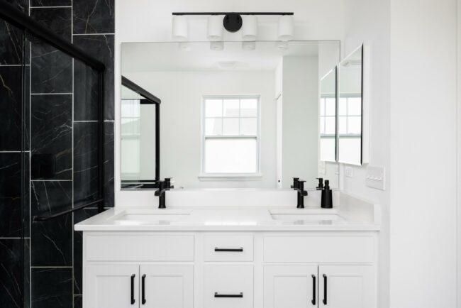 Top Tips for Decorating with Black and White in Small Bathrooms