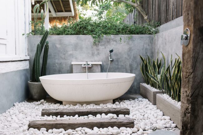 Recent Outdoor Bathroom Trends to Explore