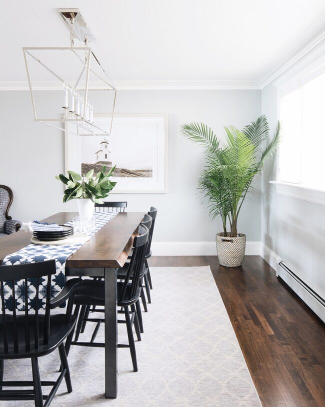 Minimalist Dining Rooms with Dark Features