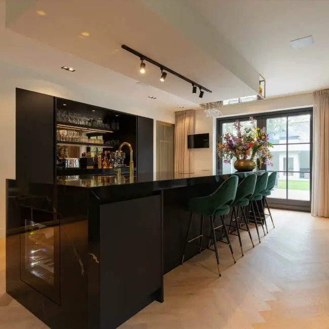 Entertaining Elegance in Dark Kitchens