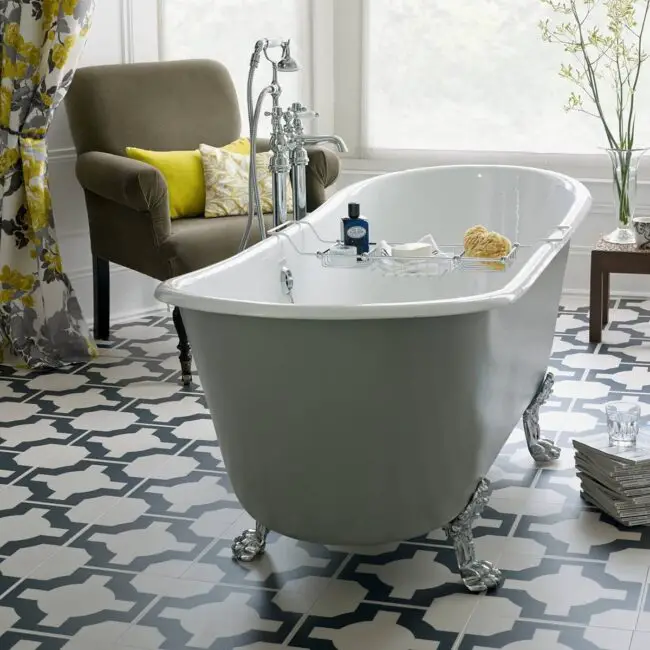 Bold Geometric Tiling Around a Classic Tub