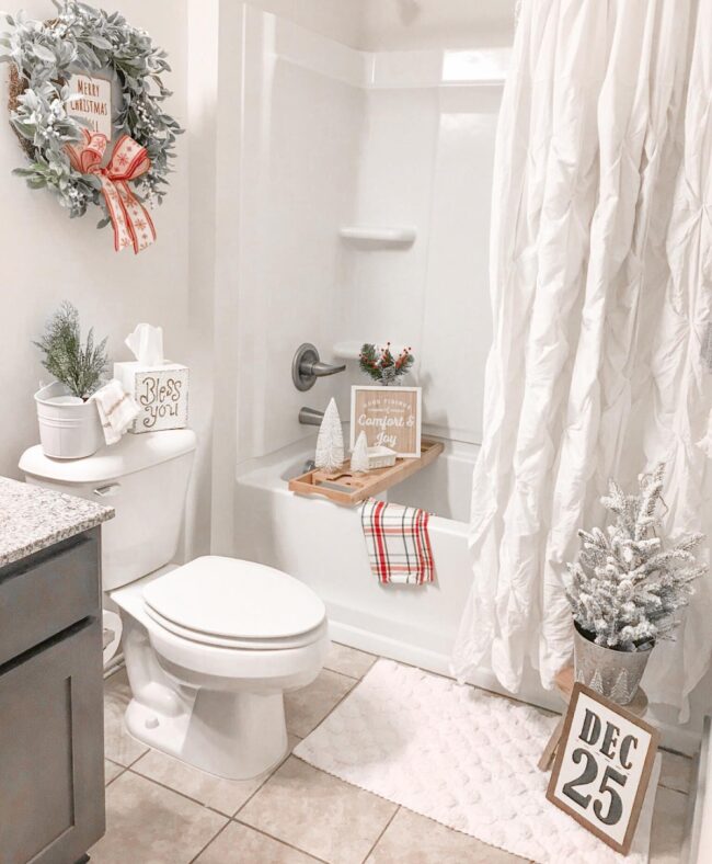 Traditional Christmas Bathroom Decor