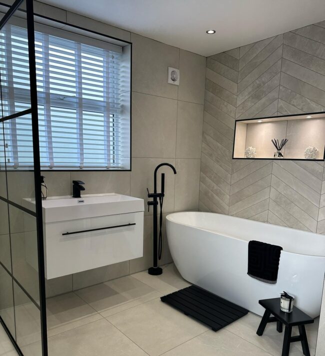 Modern Black-and-White Bathroom Look