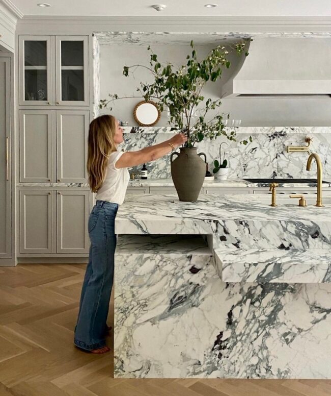 Kitchen Elegance with Marble Grandeur