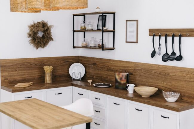 How to Choose the Right Shelving Style for Your Kitchen