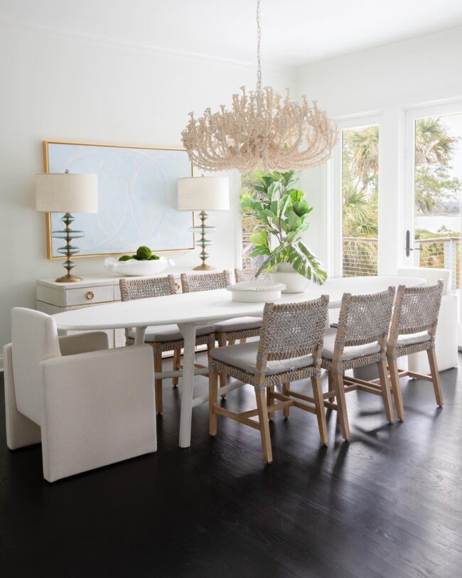 Elegant Dining Inspired by the Beach